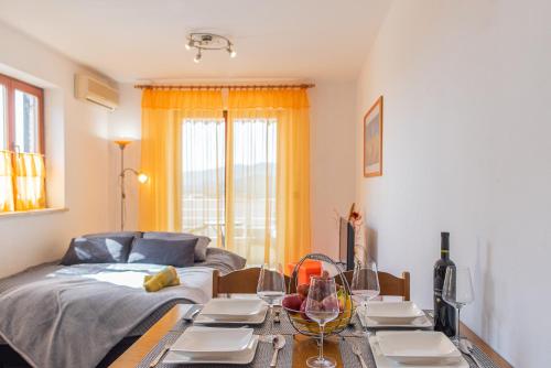 Apartment Nevera, Sea View and private parking