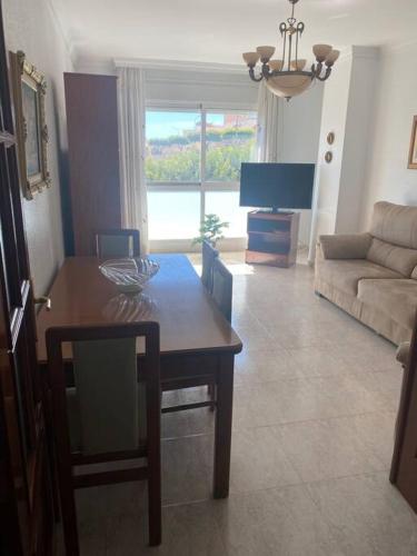 Μια τηλεόραση ή/και κέντρο ψυχαγωγίας στο Adra apartment 2nd line to sea