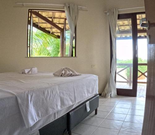 En eller flere senge i et værelse på Refúgio Amarelo na Praia da Espera