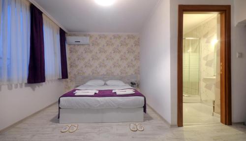 Postel nebo postele na pokoji v ubytování Hotel Abro Sezenler