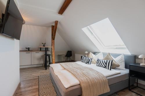 Postel nebo postele na pokoji v ubytování Das Schlafgut Dessau Appartements