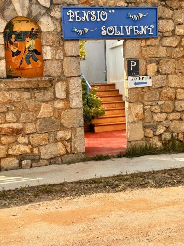 a blue street sign in front of a building at Pensió Solivent in Sant Martí d'Empúries