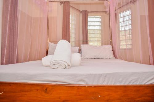 Кровать или кровати в номере Karura and friends airbnb (affordable)