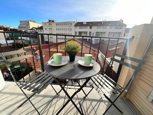 Photo de la galerie de l'établissement Mia- 4 pers- Standing Neuf, Hyper centre- Terrasse, à Saint-Raphaël