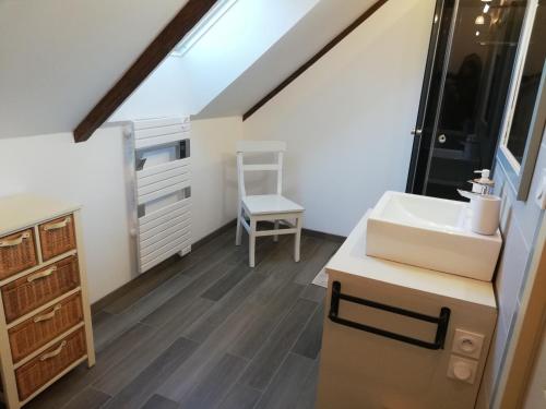 Kuchyň nebo kuchyňský kout v ubytování Chambres d'Hôtes des Hirondelles