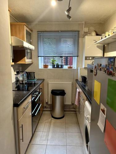 Dapur atau dapur kecil di Cosy entire one bedroom hideaway