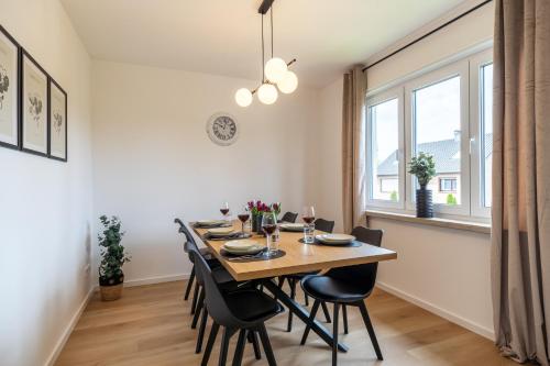 Φωτογραφία από το άλμπουμ του RAW-Flat Meier - Modern - Stylisch - Balkon - Netflix στο Μπίλεφελντ