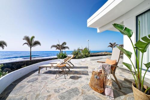 Amapola Coral - recién reformado, frente a la playa