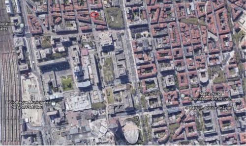 un mapa de una ciudad con edificios y un círculo rojo en Appartement part dieu en Lyon