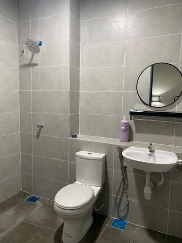a bathroom with a toilet and a sink at AFA Home KKB in Kuala Kubu Baharu