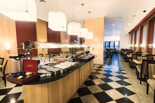 Restaurace v ubytování Flat no melhor local do Centro/Batel