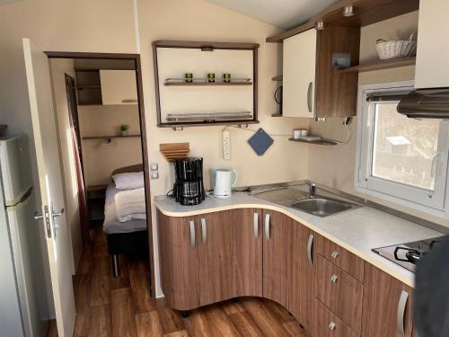 Vorbasse campingにあるキッチンまたは簡易キッチン