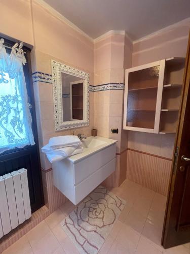 a bathroom with a sink and a mirror at SWEETHOME ARENA VIEW - con parcheggio in Verona