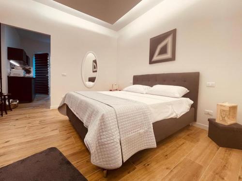a bedroom with a large bed with white sheets at Casa Vacanze Ibiscus in Portovenere