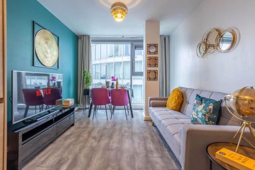 a living room with a couch and a tv at Stylish 2 bedroom City Centre Apartment sleeps 6 with Free Convenient Bullring , Grand Central Parking in Birmingham