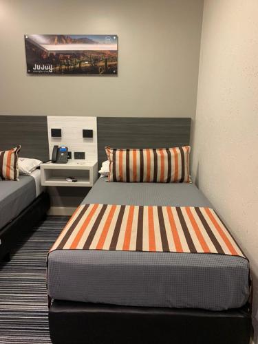 a bedroom with a bed in a room at Benjamín I in San Salvador de Jujuy