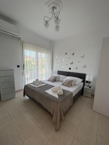 Ένα ή περισσότερα κρεβάτια σε δωμάτιο στο Villa Hana