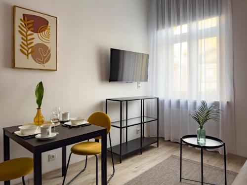 Μια τηλεόραση ή/και κέντρο ψυχαγωγίας στο Apartamenty Emilia 2