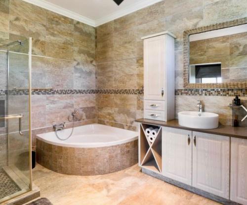 Luxurious House on the water tesisinde bir banyo