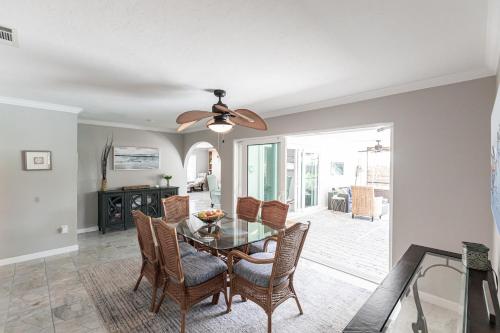 a dining room with a table and chairs at Siesta Key Island Rentals in Siesta Key