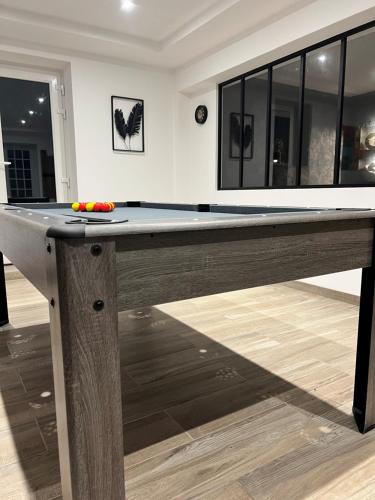 Τραπέζι μπιλιάρδου στο la veranda