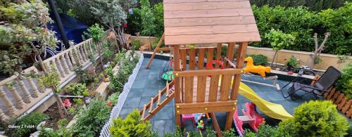 Κήπος έξω από το S Pollo Apartments by first beach line