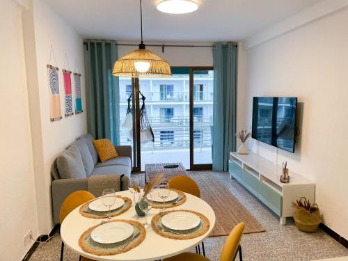Stylish apartment 200m from the beach