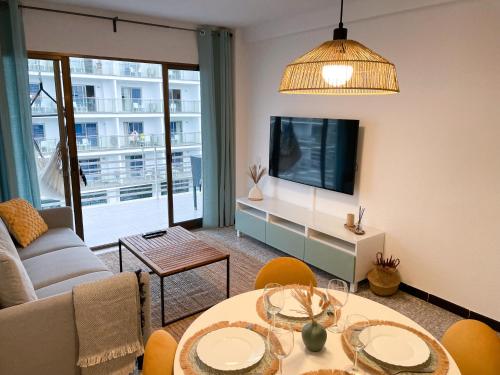 Stylish apartment 200m from the beach