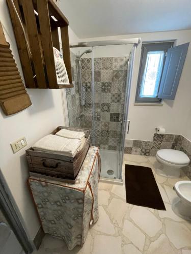 A bathroom at Trullo Barratta