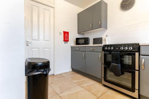 Dapur atau dapur kecil di A&S Properties, No guest fees, Bank transfe deposit available