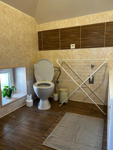 Et badeværelse på Útulný apartmán v centre Kežmarku