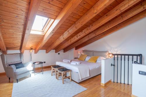 a bedroom with a large bed and a wooden ceiling at Pearl Of The Lake apartment, Bellagio, breathtaking views and good vibes in Bellagio