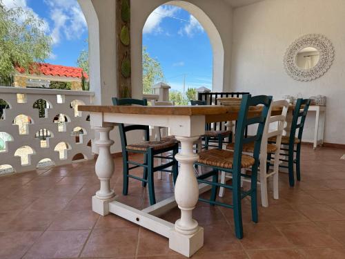 a dining room with a table and chairs at Villa Connie in Serranova