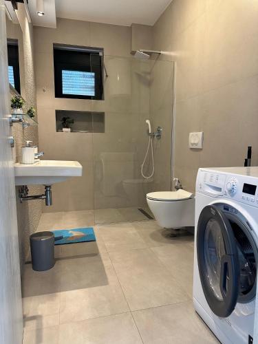 Ένα μπάνιο στο White Star Apartments