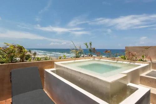Luxury Oceanfront Penthouse Apartments With Private Balconies photo