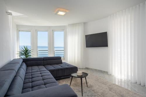 Sea view apartment by Nono Ban