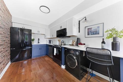 Køkken eller tekøkken på Harmonic Bungalow Close to Vanderbilt And 12 South