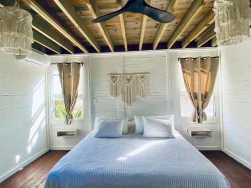 Postel nebo postele na pokoji v ubytování HOLBOX PUERTA DEL MAR