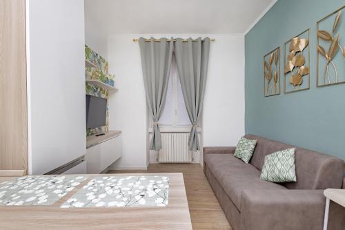 a living room with a couch and a tv at Manzoni in Lecco