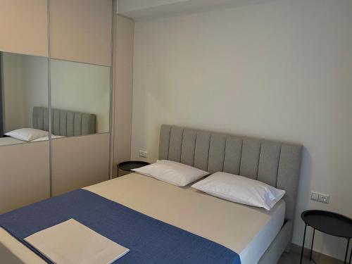 Ένα ή περισσότερα κρεβάτια σε δωμάτιο στο Horizon Blu Blu apartment