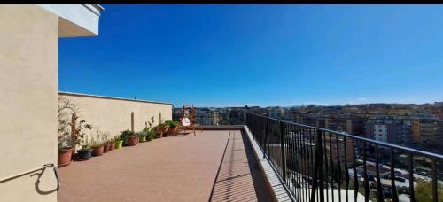 Balkón nebo terasa v ubytování Stanza in superattico, terrazzato, luminoso, accogliente, bagno privato
