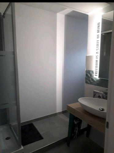 Stanza in superattico, terrazzato, luminoso, accogliente, bagno privato
