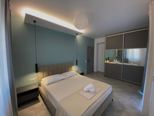 Ένα ή περισσότερα κρεβάτια σε δωμάτιο στο Infinito Blu Blu apartment