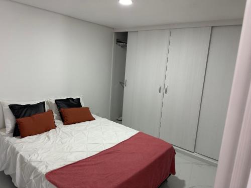 En eller flere senger på et rom på Apartamento nuevo amoblado