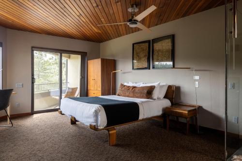 Krevet ili kreveti u jedinici u okviru objekta Architects Dream Home - Secluded Mountain Retreat