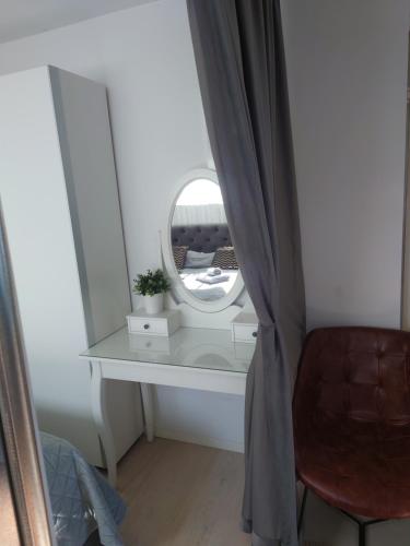 a mirror and a chair in a room with a mirror at Bergen sunrise Apartment - self check in - Free Parking in Bergen