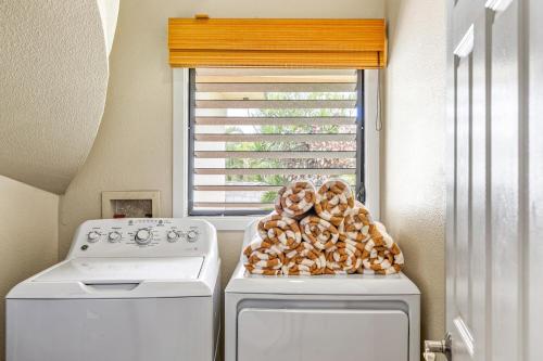 a kitchen with a stove and a dishwasher at Hale Imaka in Kipu