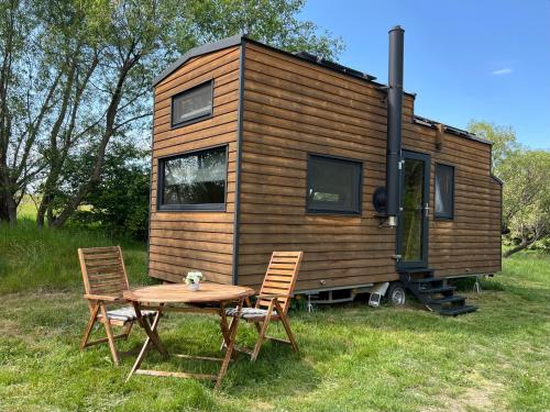 a tiny house with a table and two chairs at Tiny Home in Dejani