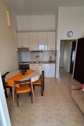 Apartments by the sea Rogoznica - 7499