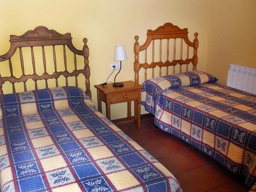 เตียงในห้องที่ Hospedería Villa de Pintano